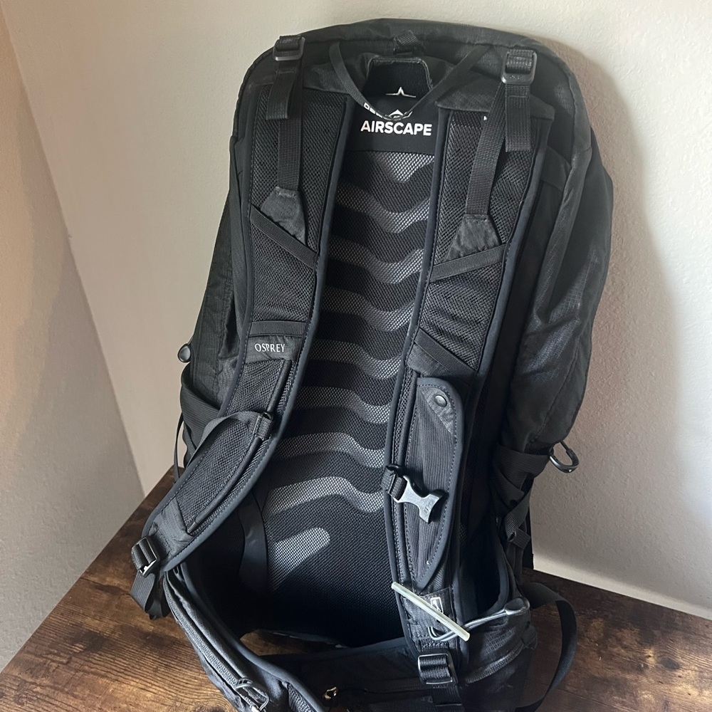 Osprey Talon 22 Black Men's Trail Backpack - Picture 3 of 3
